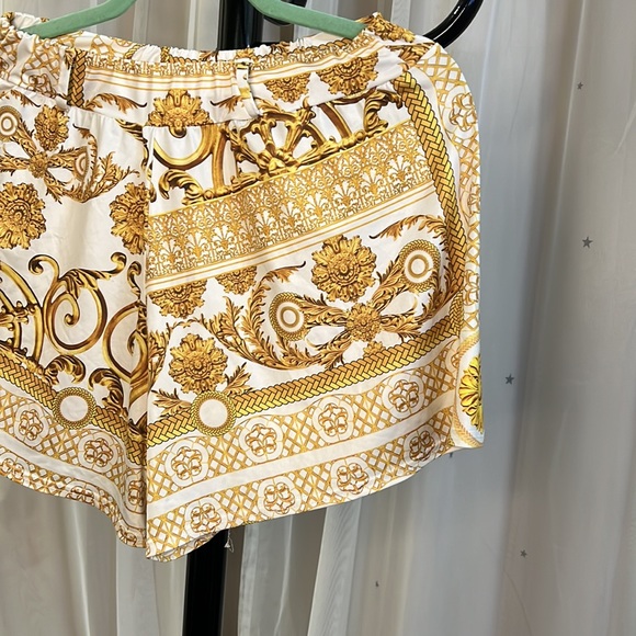 Versailles Shorts - Picture 3 of 3